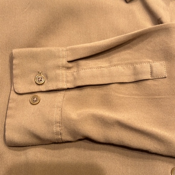 ๐ดUNIQLO - Soft Brushed Long Sleeve Camel Shirt - Size L - Picture 7 of 10